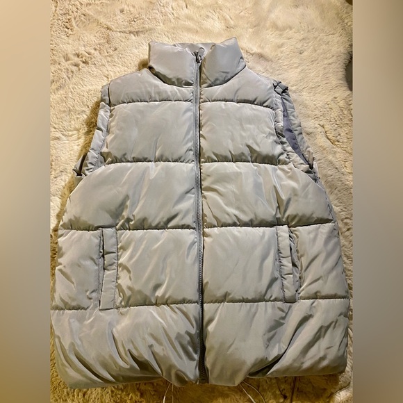 Beautiful Vest! A Must For Fall! - Picture 1 of 3